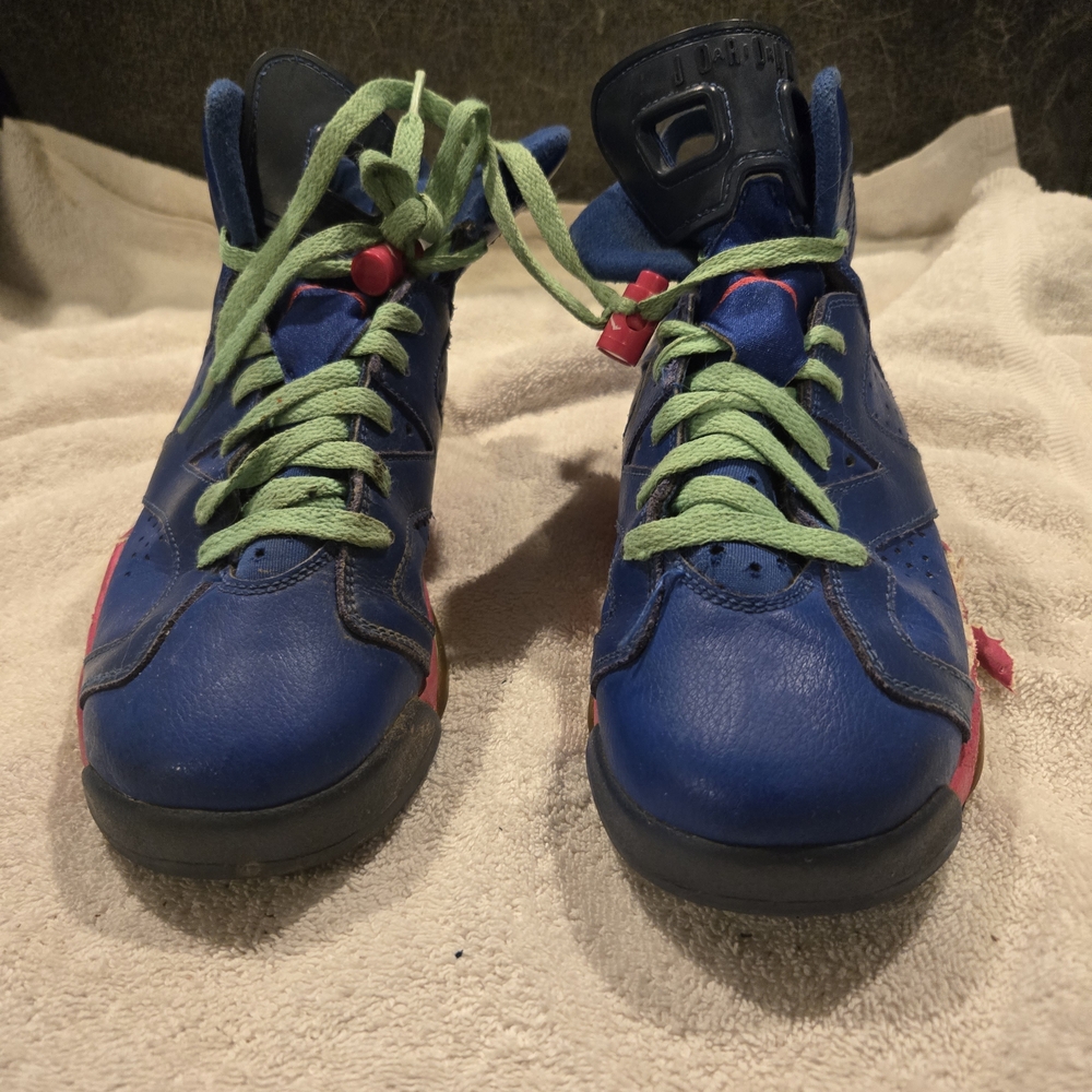 Nike Kids Sneakers in Blue with Red Accents